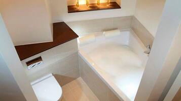 Blackout drapes, iron/ironing board, free WiFi, bed sheets