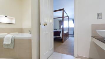 1 bedroom, blackout drapes, iron/ironing board, free WiFi