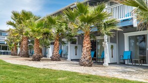 Courtyard - San Simeon Lodge (San Simeon)