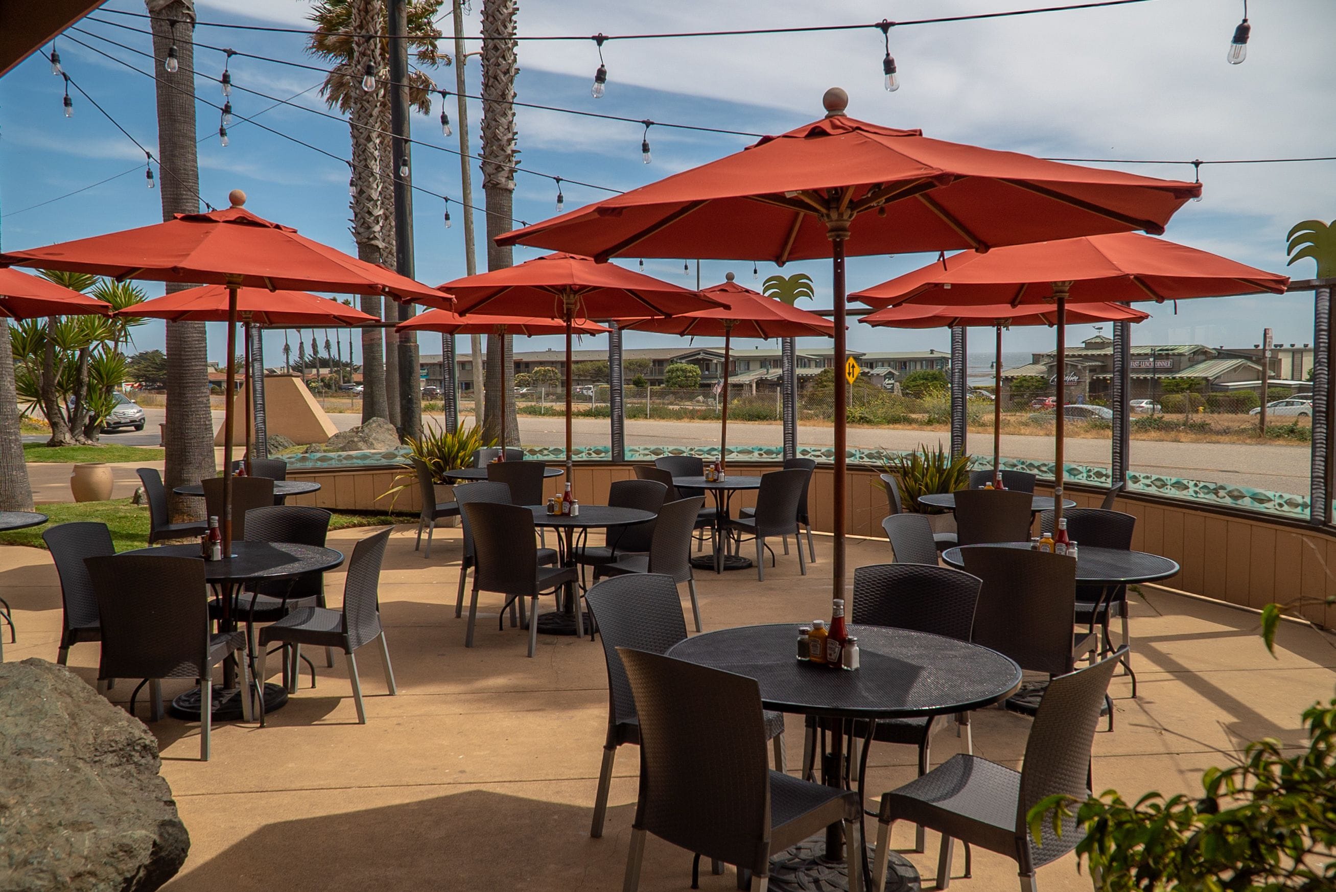 Breakfast, lunch, dinner served; American cuisine, ocean views 