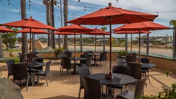 Breakfast, lunch, dinner served; American cuisine, ocean views