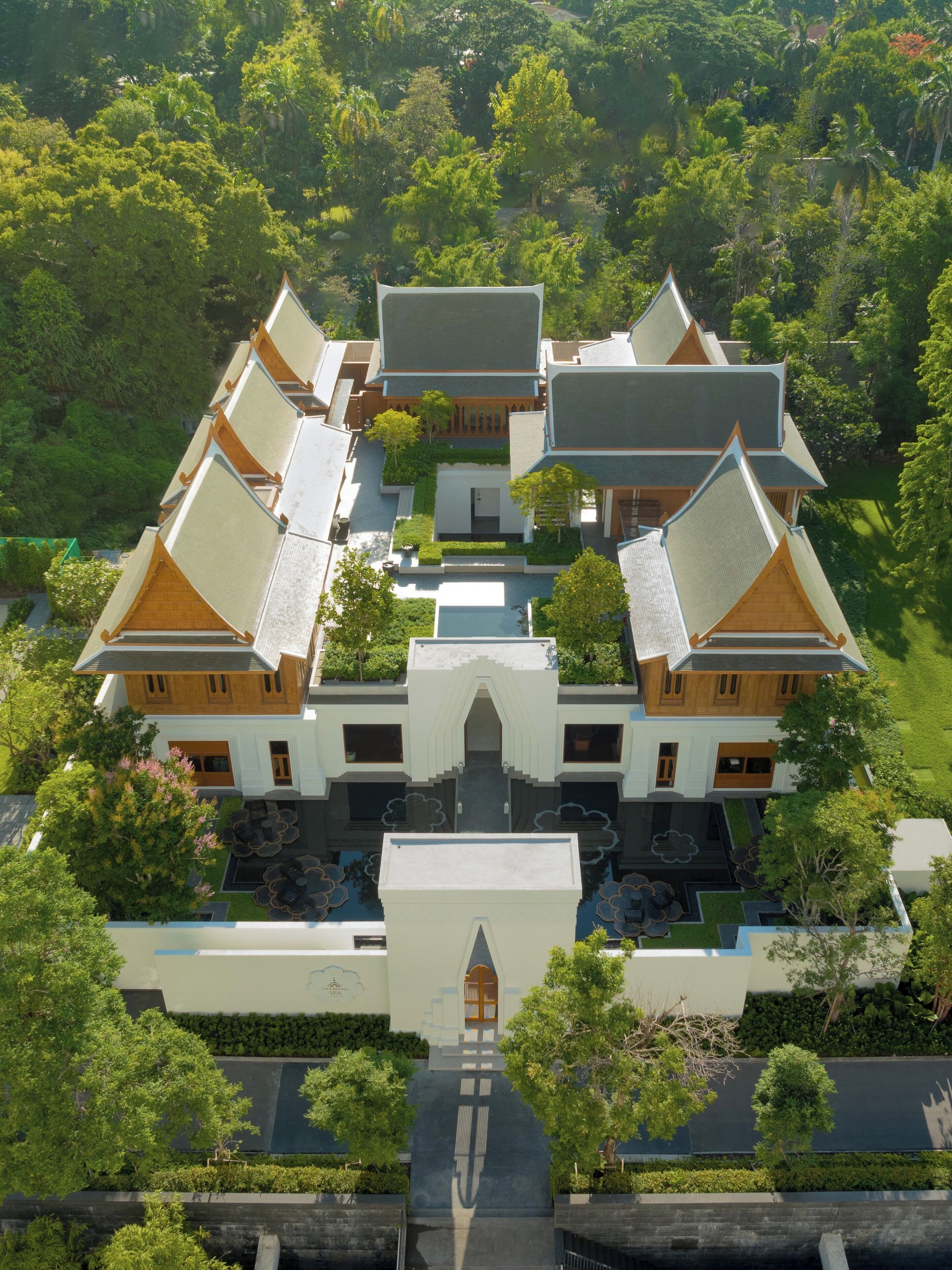 Espace de soins pour les couples, sauna, bain à remous, soins corporels