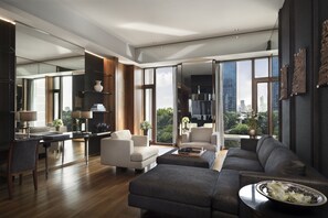 Club Suite with Club benefit | Premium bedding, minibar, in-room safe, blackout drapes