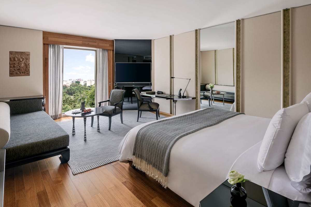 1 bedroom, premium bedding, minibar, in-room safe