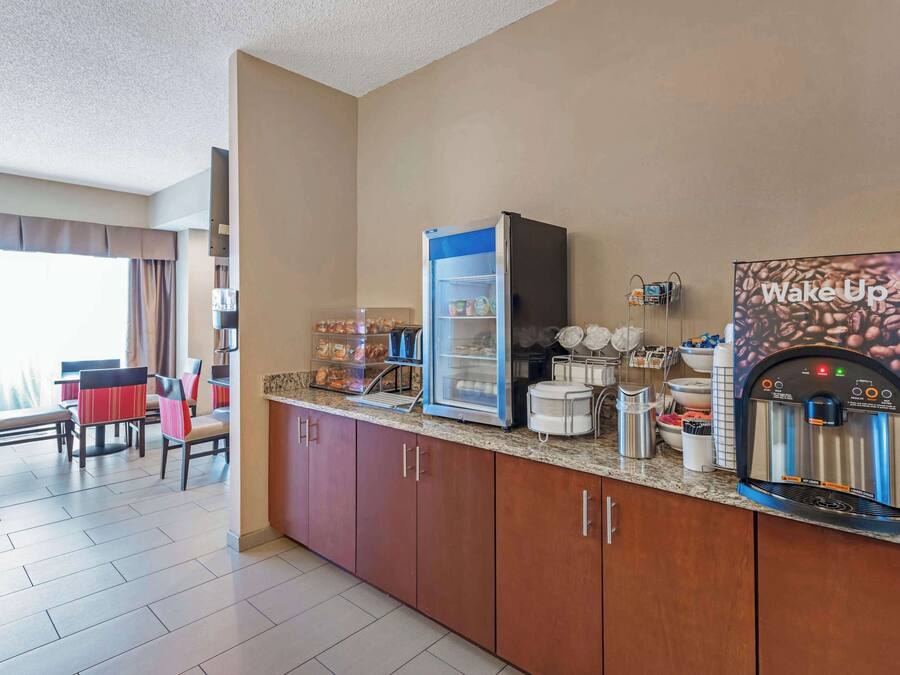 Free daily continental breakfast