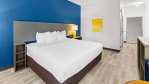 Desk, iron/ironing board, WiFi (free), alarm clocks - Comfort Inn Elizabeth City near University (Elizabeth City)