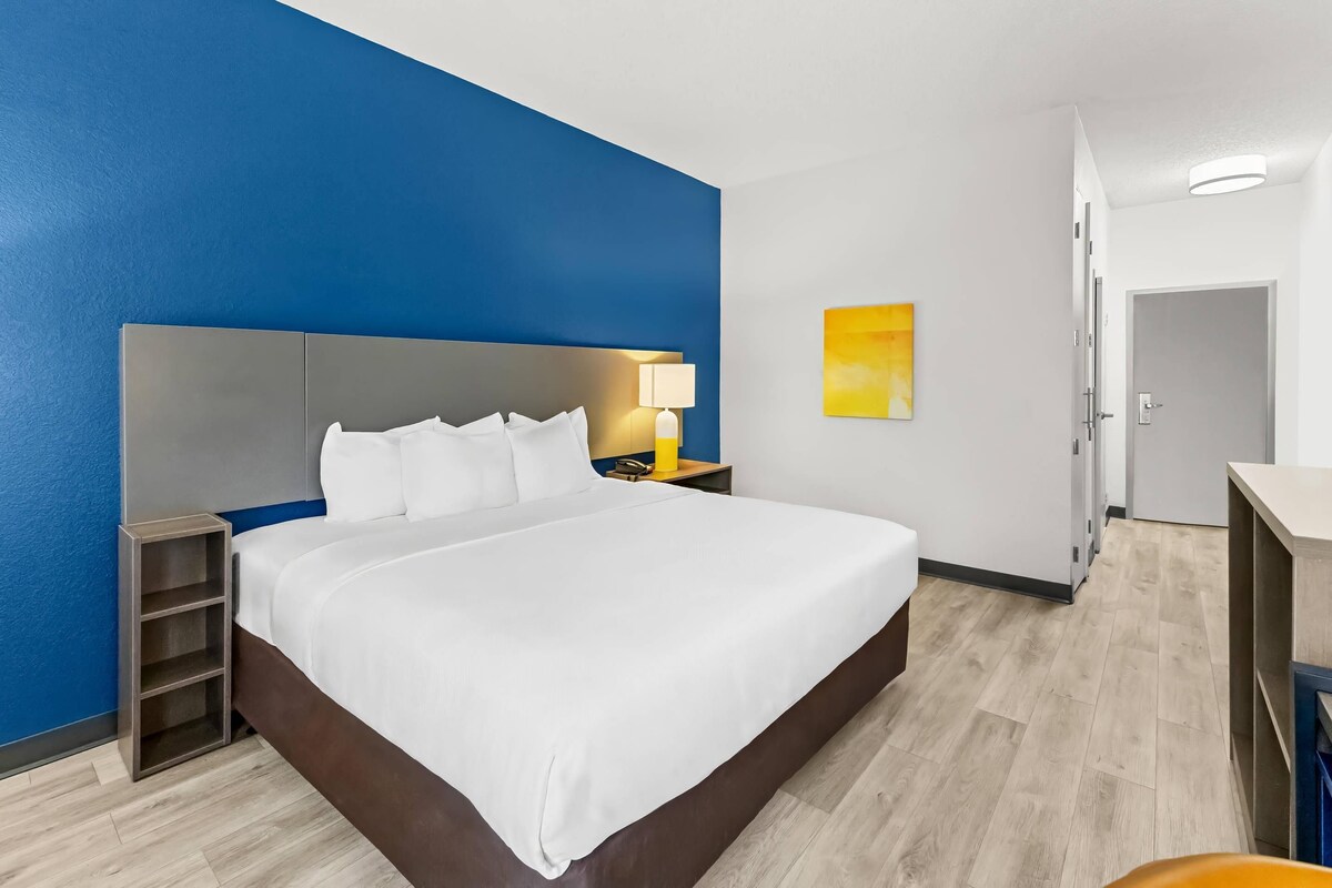 Desk, iron/ironing board, WiFi (free), alarm clocks