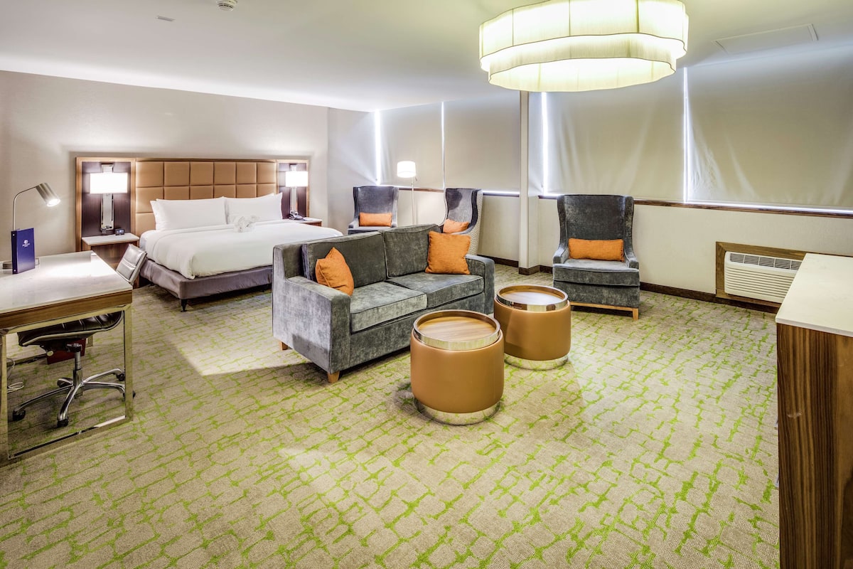 Suite, 1 King Bed | Premium bedding, in-room safe, desk, laptop workspace