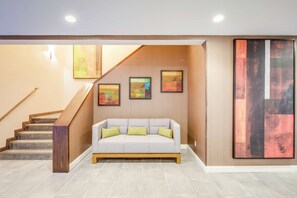 Lobby - DoubleTree by Hilton Huntington (Huntington)