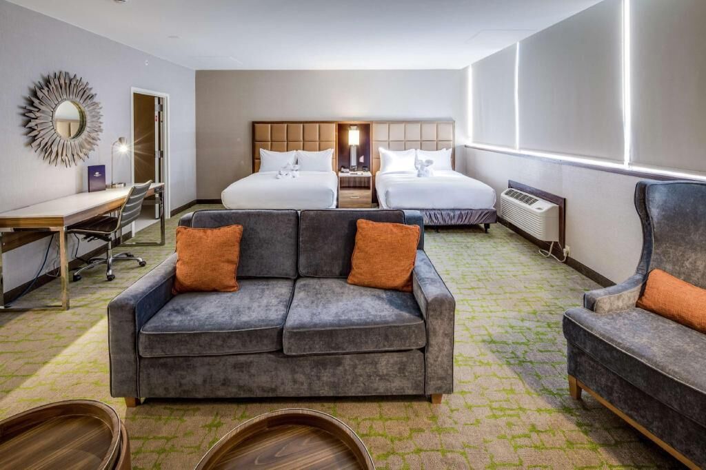 Premium bedding, in-room safe, desk, laptop workspace