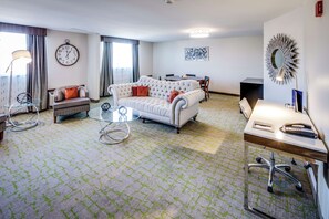 Suite, Multiple Beds, Non Smoking | Premium bedding, in-room safe, desk, laptop workspace - DoubleTree by Hilton Huntington (Huntington)