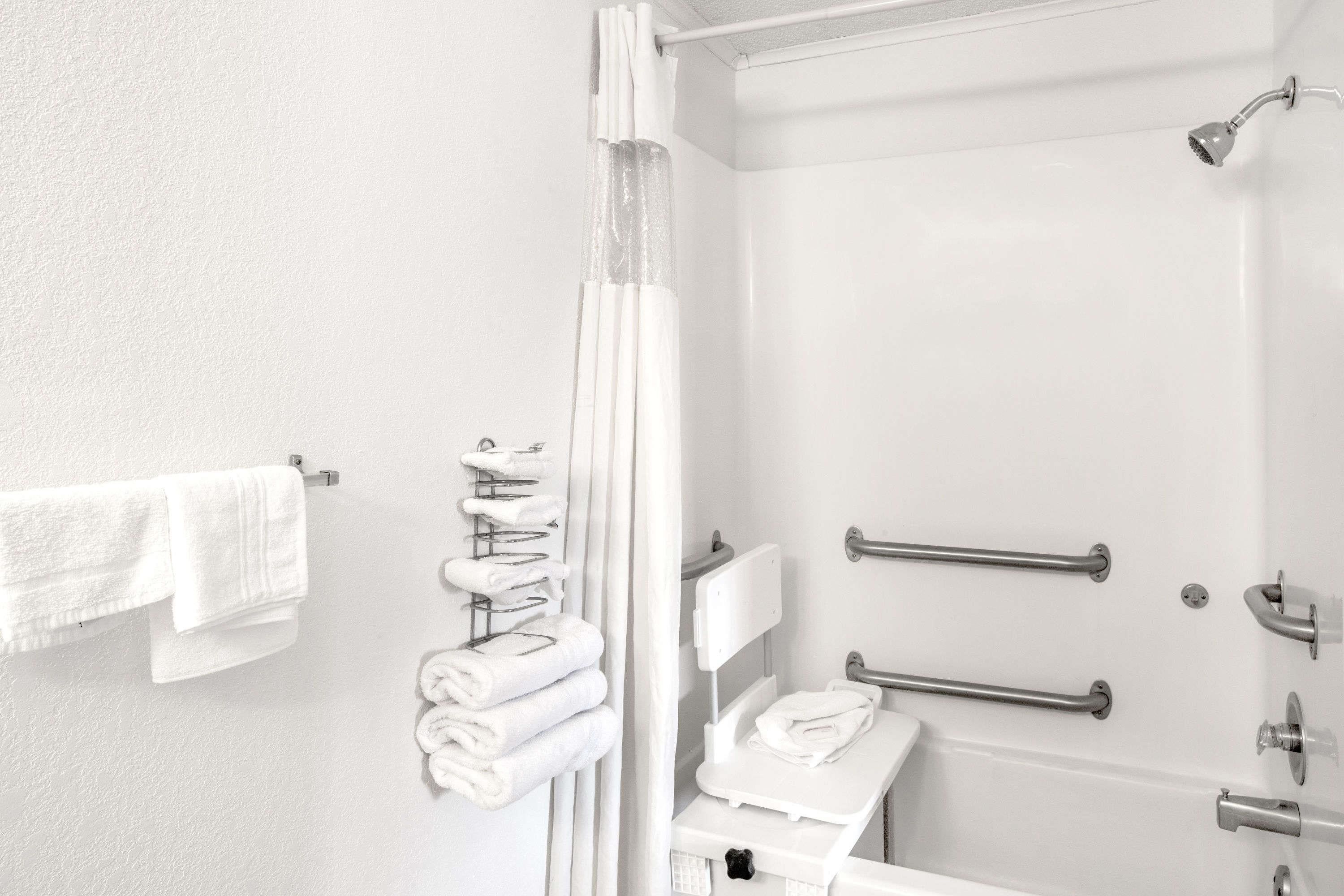 room, 1 double bed, accessible, smoking | bathroom | combined shower/bathtub, free toiletries, hair dryer, towels