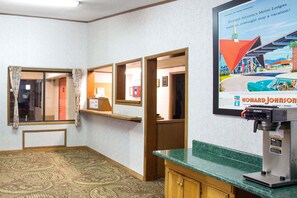 Lobby - Howard Johnson by Wyndham Wilmington (Wilmington)