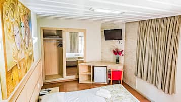 Minibar y caja de seguridad en la habitación