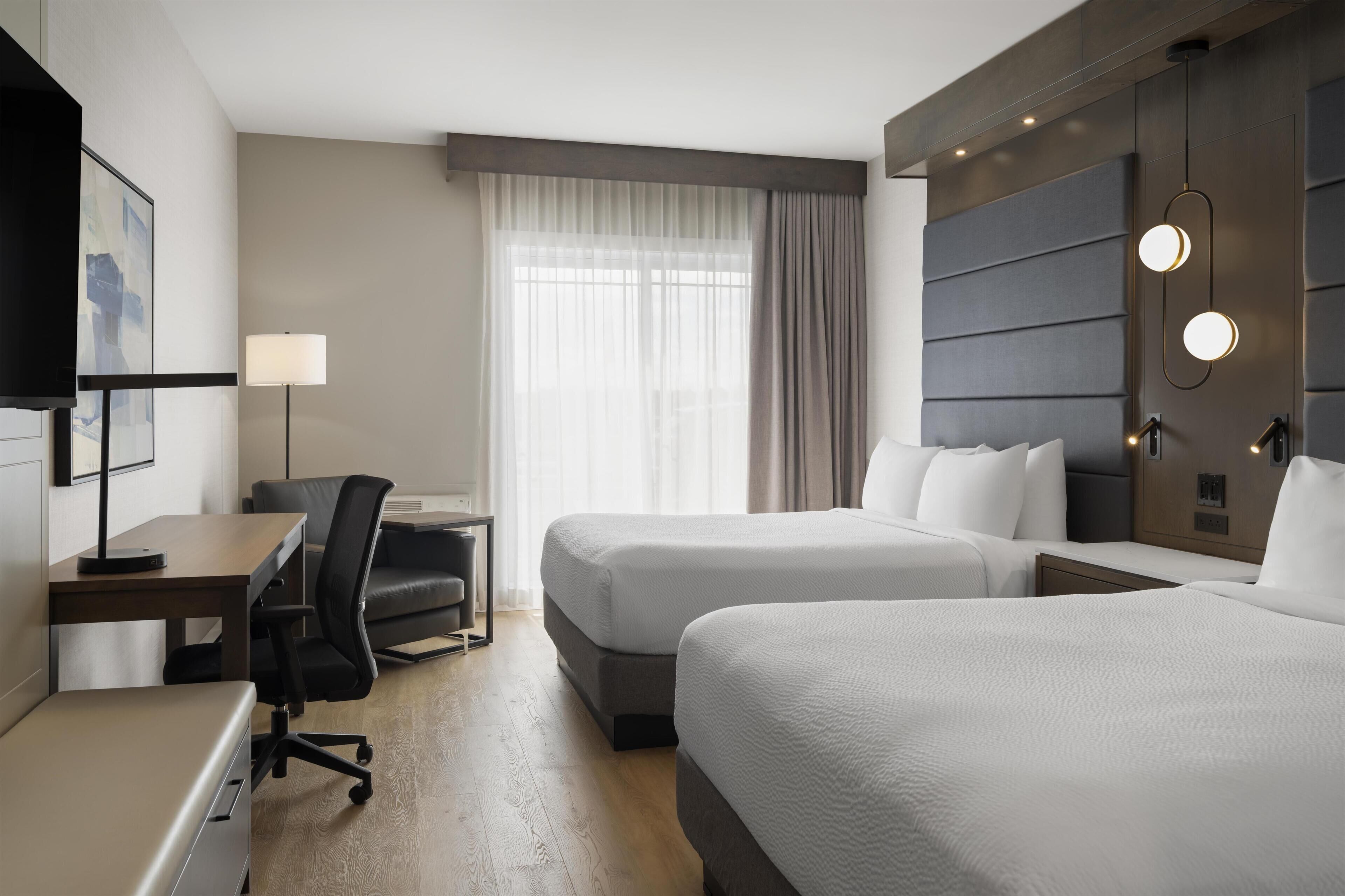 Hypo-allergenic bedding, down duvets, in-room safe, desk