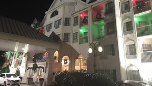 A multi-story hotel with a classic architectural style, featuring arched windows and balconies. - Hotel Grand Victorian (Branson)