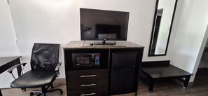 高級寝具、デスク、遮光カーテン、アイロン / アイロン台