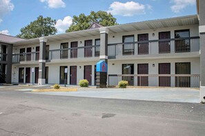 Exterior - Motel 6 Knoxville, TN - East (Knoxville)