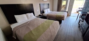 Premium bedding, desk, blackout curtains, iron/ironing board - Motel 6 Knoxville, TN - East (Knoxville)