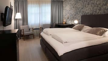 Zimmersafe, Schreibtisch, schallisolierte Zimmer, Bügeleisen/Bügelbrett