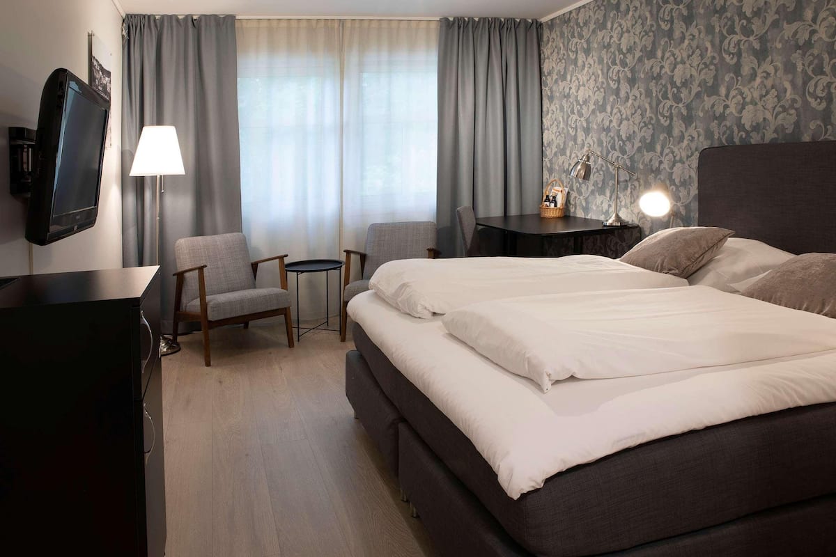 In-room safe, desk, soundproofing, iron/ironing board