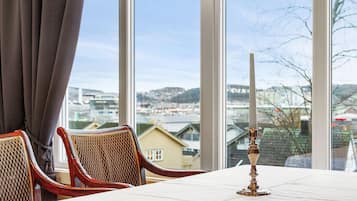 Frühstück und Abendessen, internationale Küche