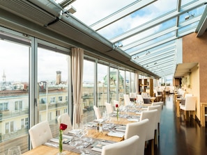 2 restaurants, breakfast served - Hotel Royal (Vienna)