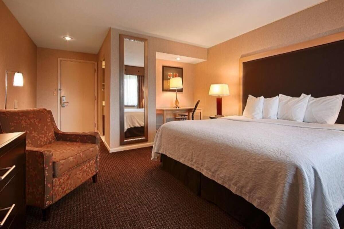 Fer et planche Ă repasser, draps fournis