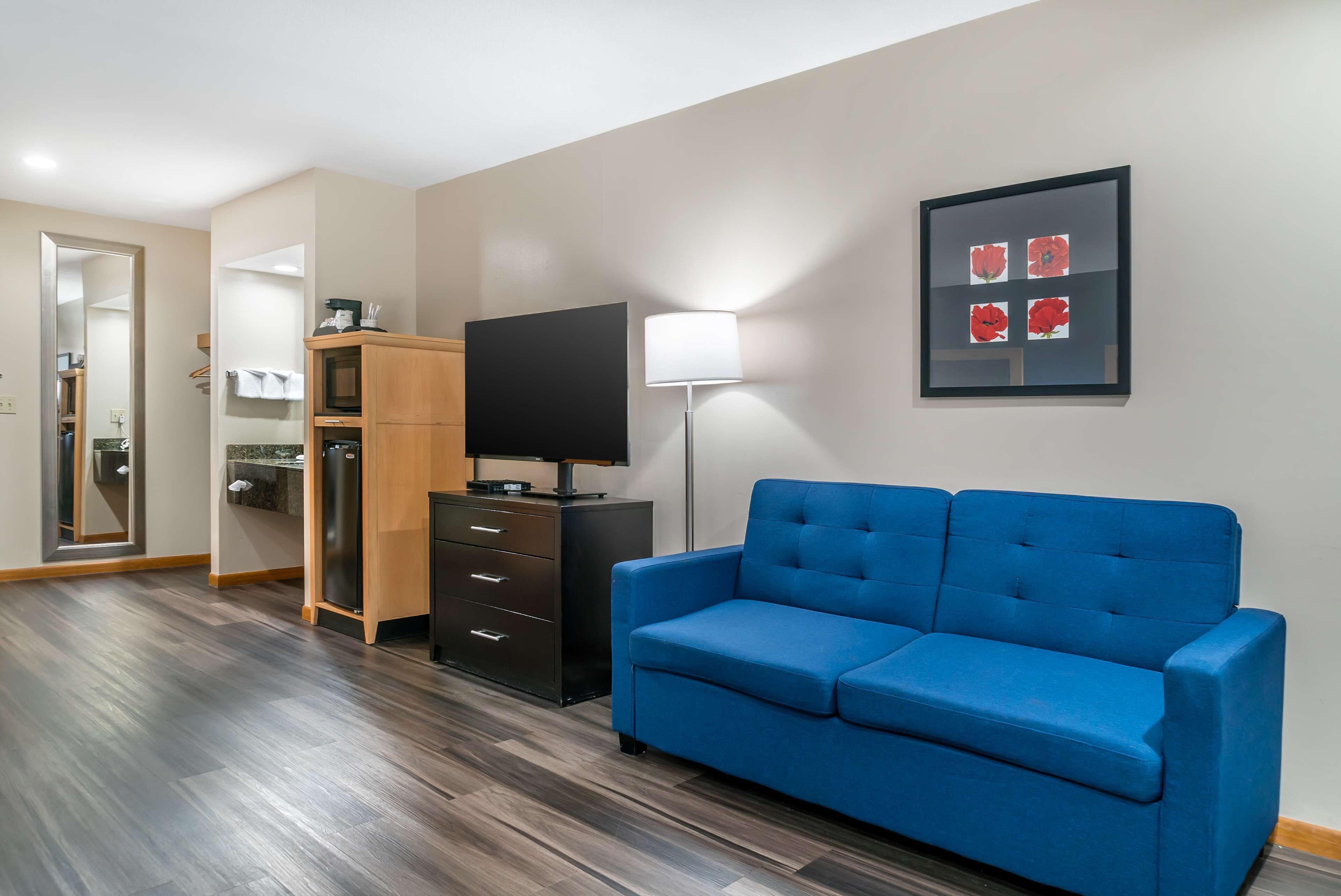 standard room, 2 queen beds, non smoking, refrigerator (with sofabed) | iron/ironing board, bed sheets