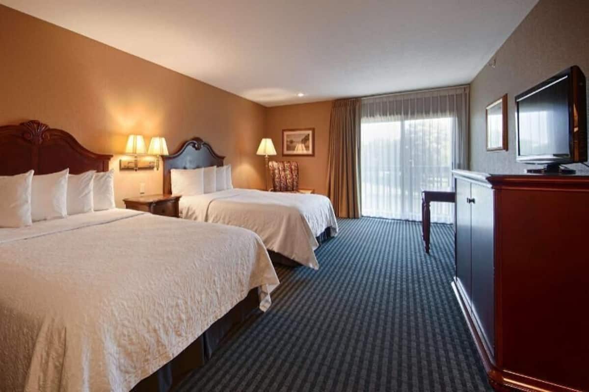 Fer et planche Ă repasser, draps fournis