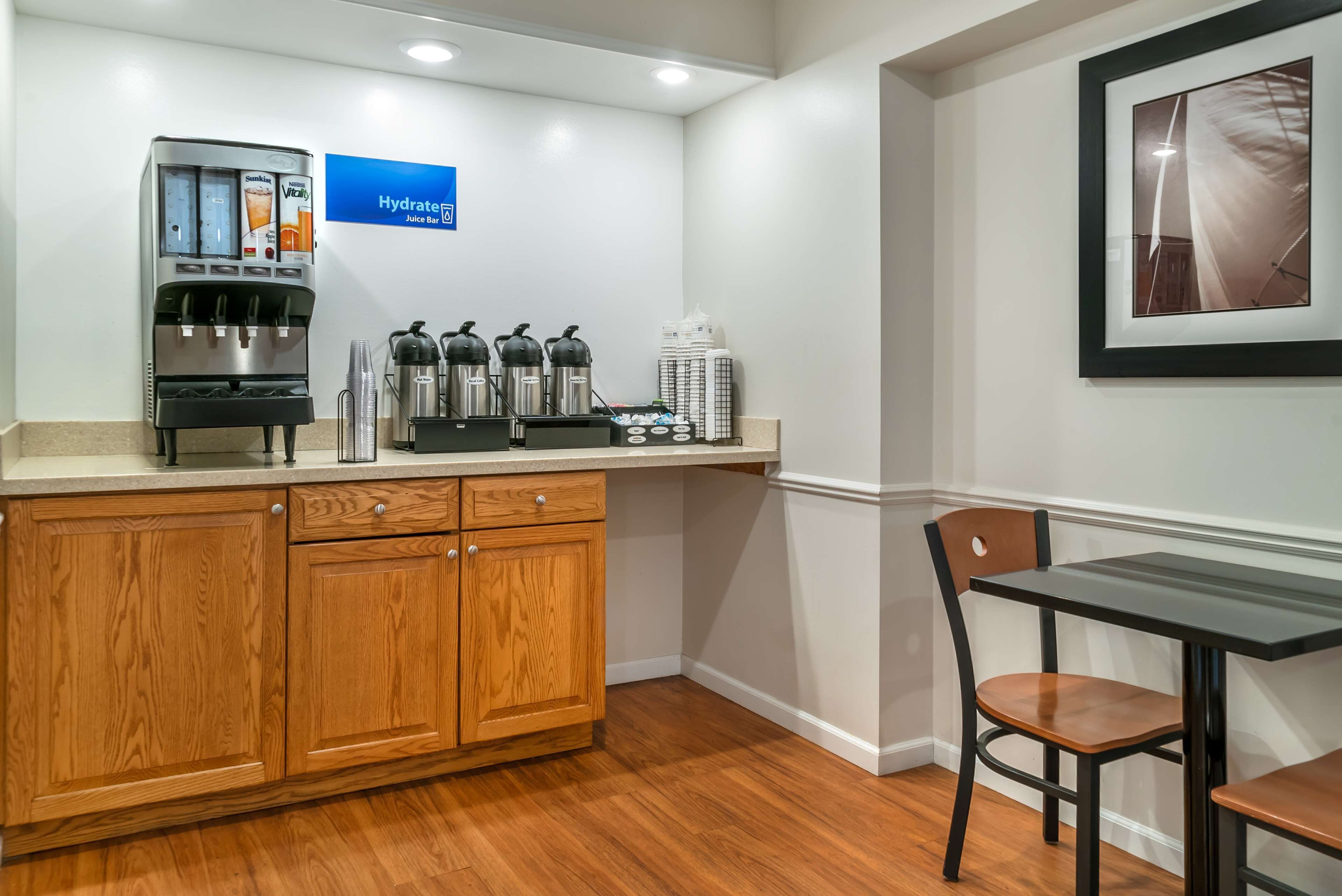 free daily continental breakfast