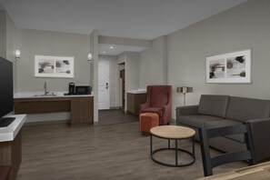 Suite, 1 Bedroom | Living area