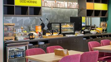 Sudah termasuk sarapan prasmanan setiap hari