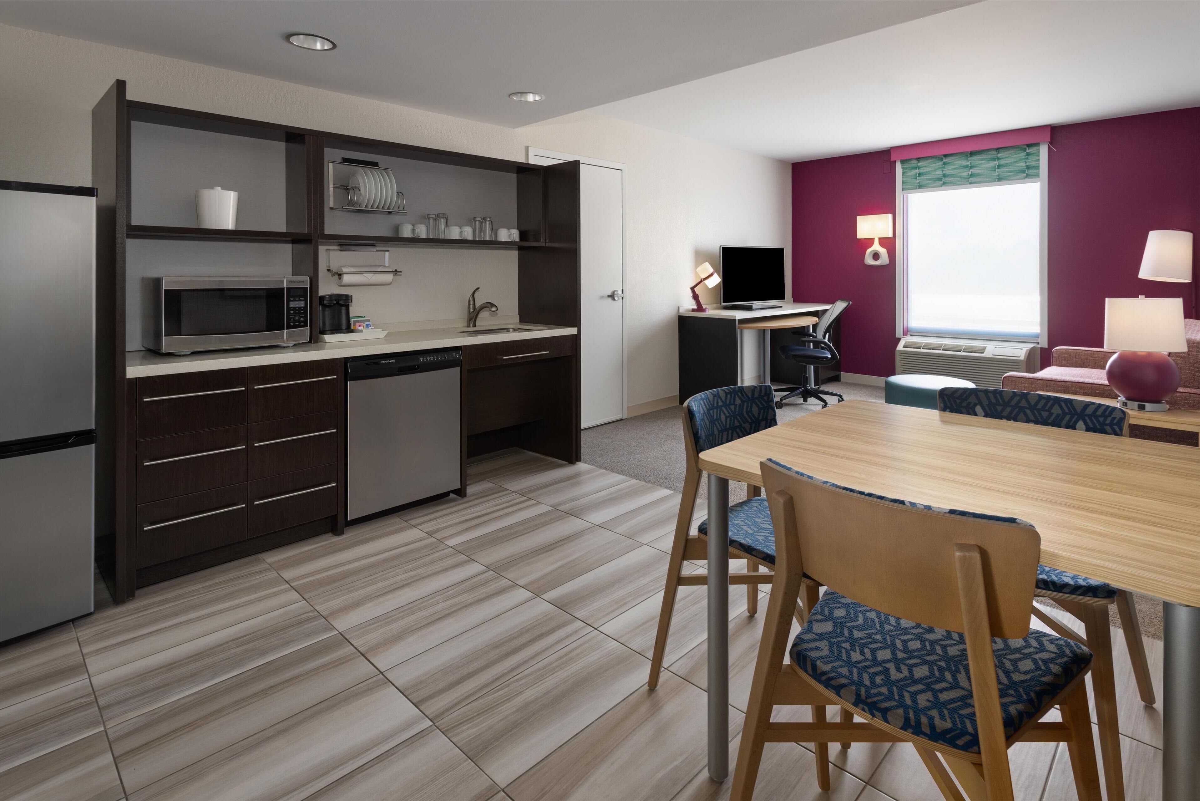 suite, 1 king bed, accessible, bathtub (mobility & hearing) | living area | 43-inch flat-screen tv with cable channels, tv