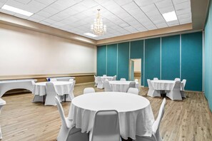 Meeting facility - Quality Inn & Suites (Grayling)