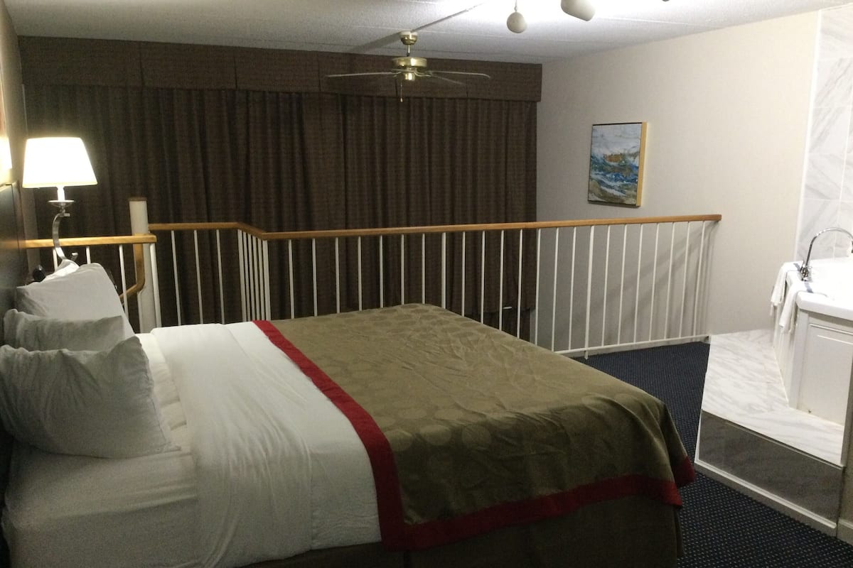 Suite, 1 chambre, non-fumeur (Courtyard/Poolside View)