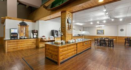 Ramada Hotel & Conference Center by Wyndham Grayling