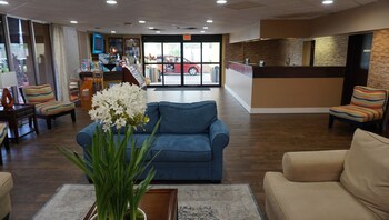 Hotel entrance and lobby at Floridian Express Hotel
