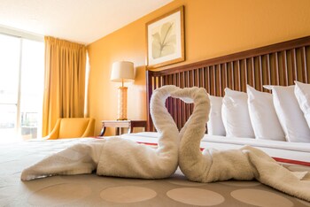 1 bedroom, desk, laptop workspace, blackout drapes at Floridian Express Hotel