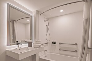 Two Twin Beds, Mobility/Hearing Accessible Room, Tub w/ Grab Bars, Non-Smoking | Bathroom | Free toiletries, hair dryer, towels, soap - B&B Hotel Orlando International Drive Near Universal - Newly Renovated! (Orlando)