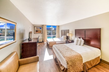 1 bedroom, desk, laptop workspace, blackout drapes at Floridian Express Hotel