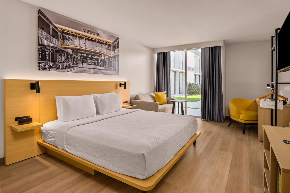 1 bedroom, Frette Italian sheets, premium bedding, Select Comfort beds