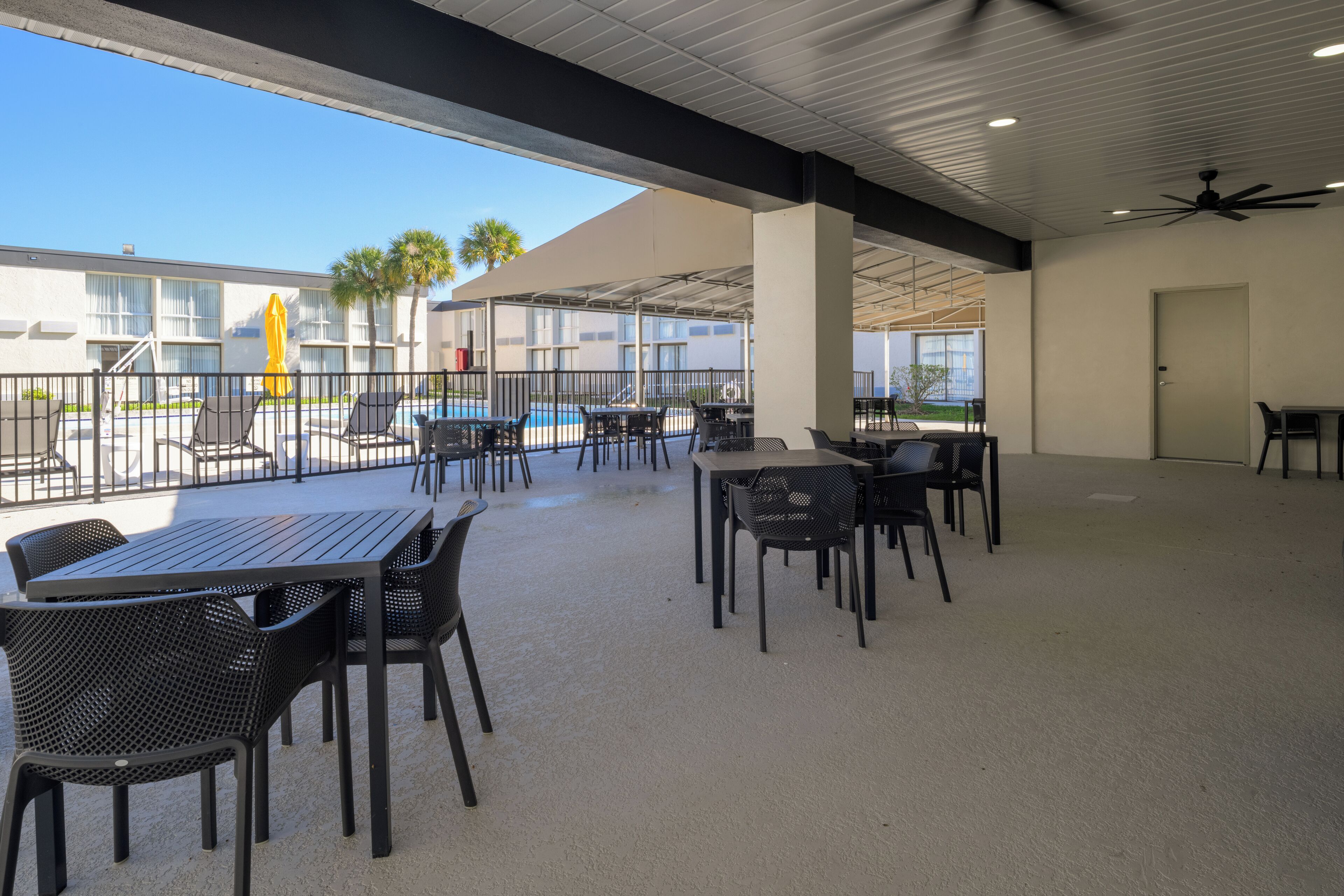 Daily buffet breakfast (USD 12.99 per person)