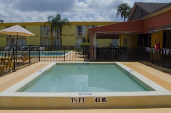 Outdoor pool at Floridian Express Hotel