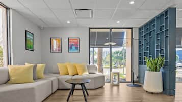 Coin salon dans le hall