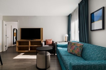 1 bedroom, Egyptian cotton sheets, premium bedding, pillowtop beds at Sonesta ES Suites Orlando - International Drive