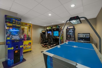 Game room at Sonesta ES Suites Orlando - International Drive
