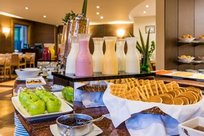 Free daily buffet breakfast