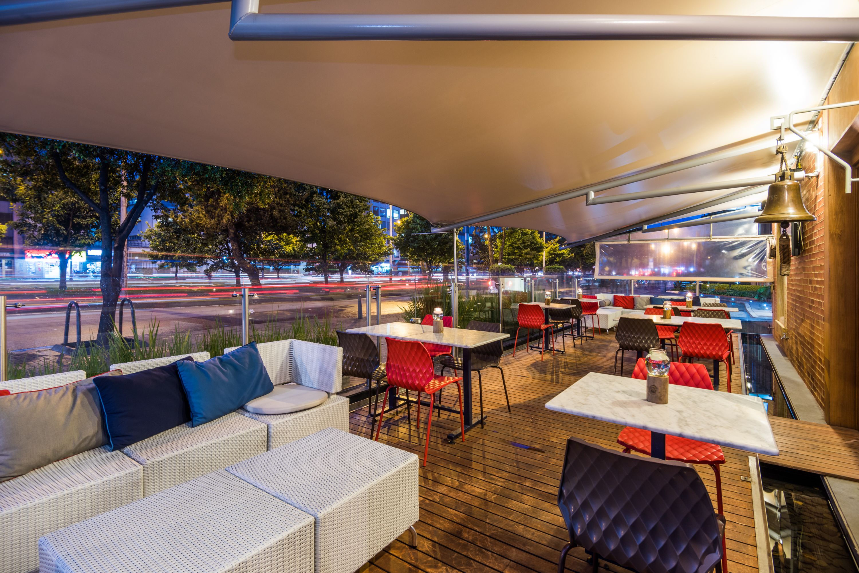 breakfast, lunch and dinner served