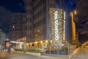Front of property – evening/night - Cosmos 100 Hotel & Centro de Convenciones (Bogotá)